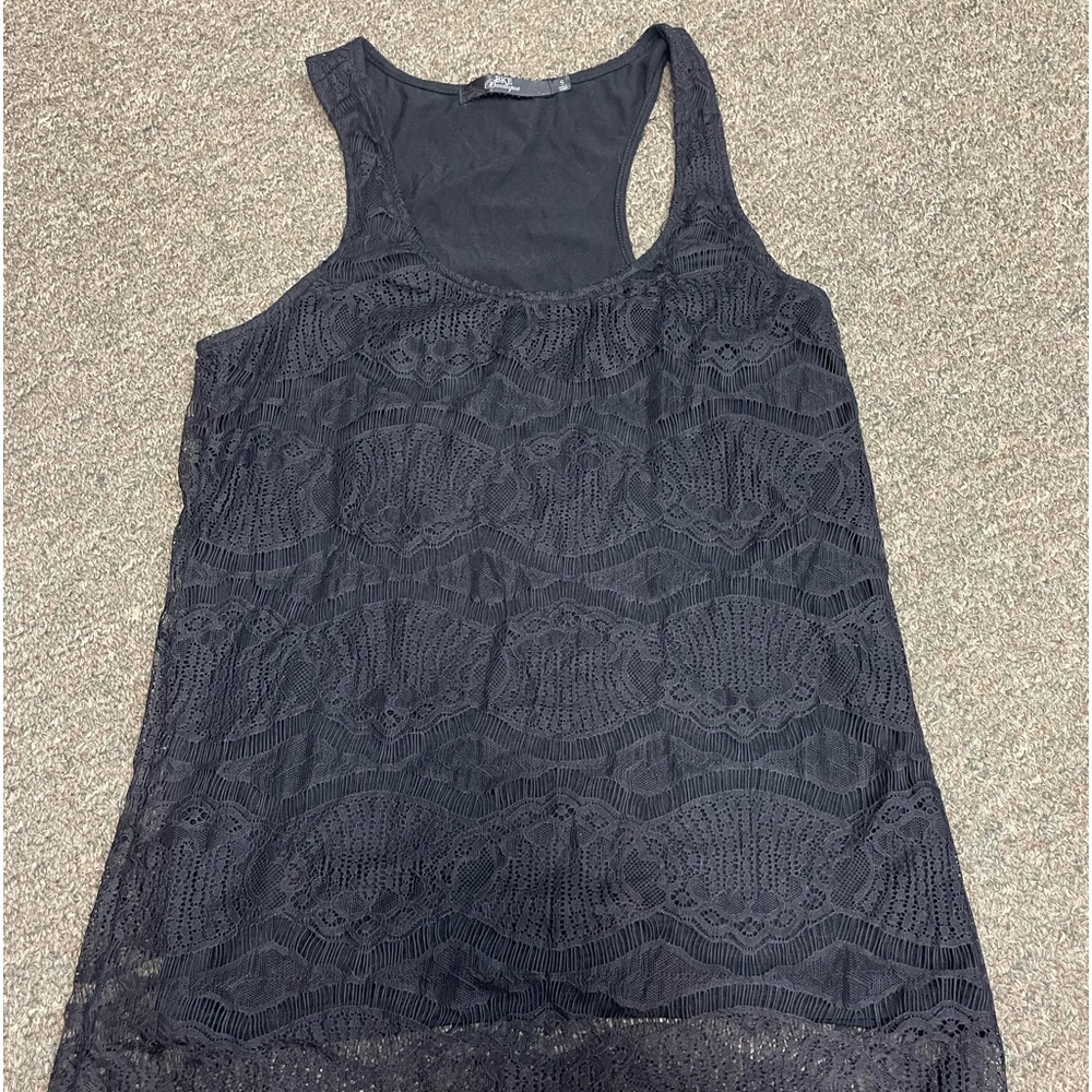 BKE boutique Lace tank top
Size Small 
Black
Washed never worn